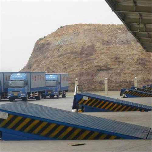 固定式登車橋