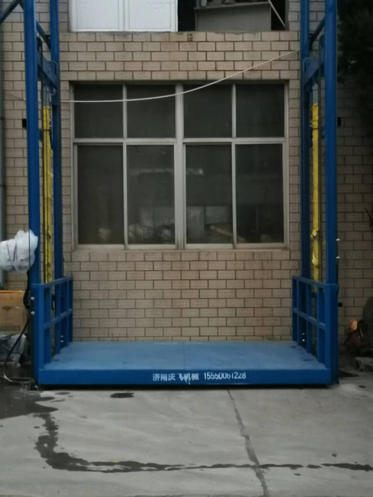 導軌式升降貨梯使用漏水怎么辦